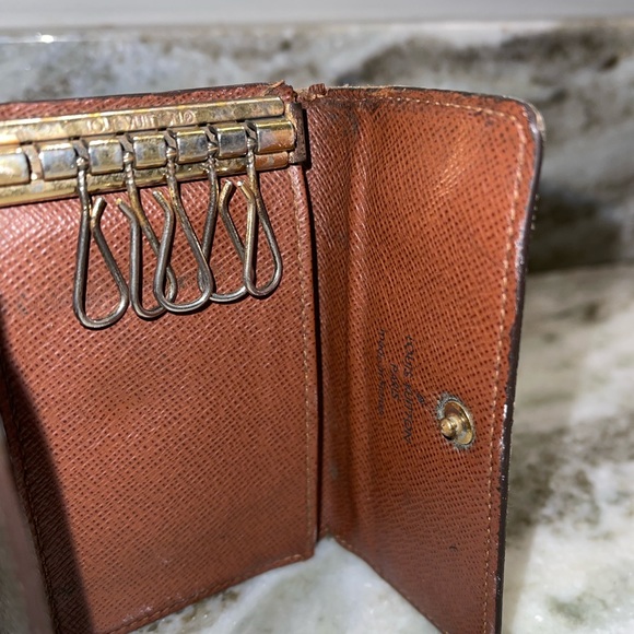 Vintage Louis Vuitton Monogram Key Case Holder - Picture 9 of 16